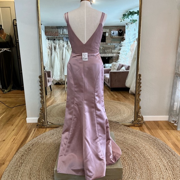 Sorella Vita Gown - Picture 2 of 4